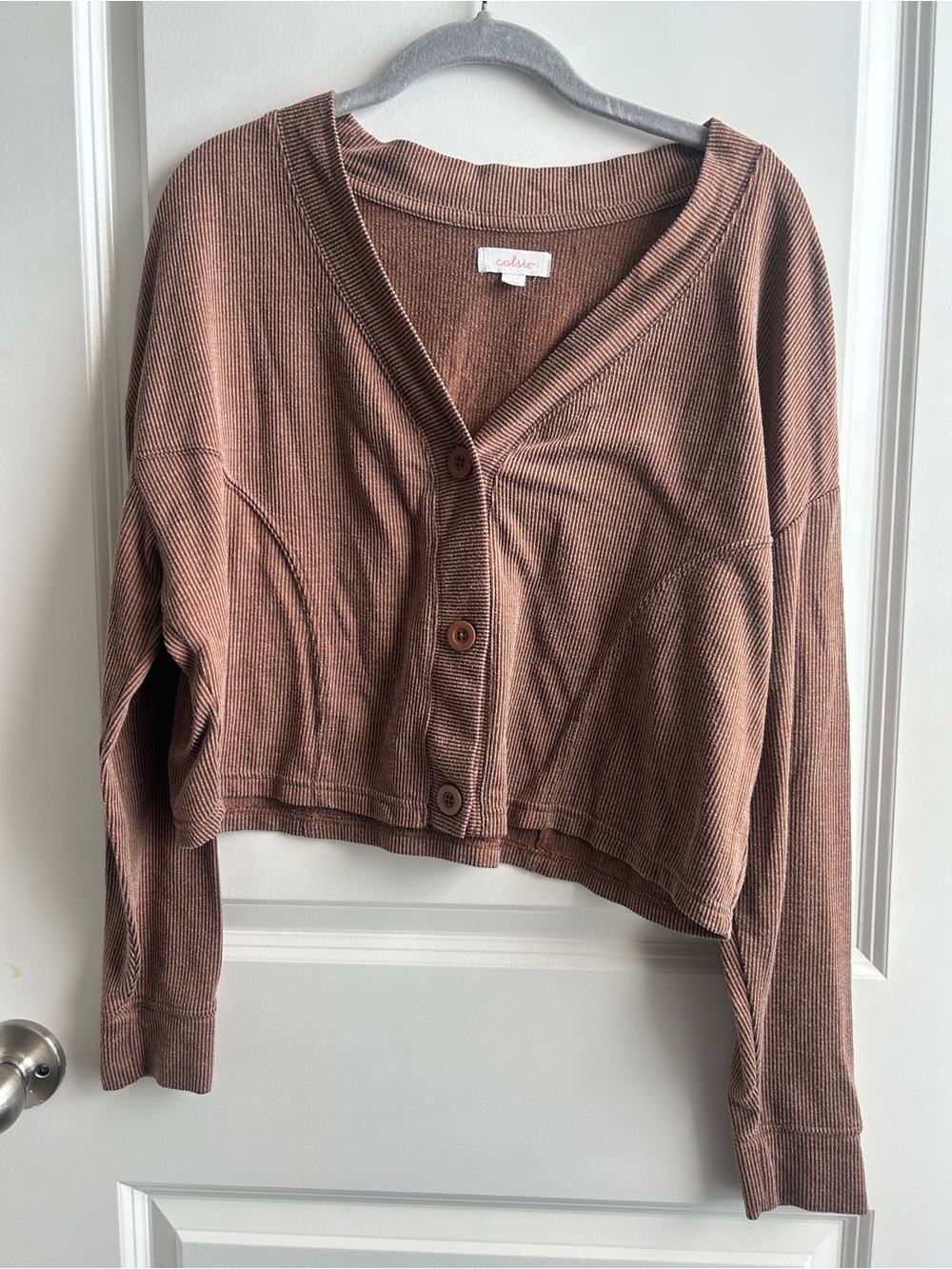 Colsie Women's Cropped Button-Front V-Neck Cardigan in Brown